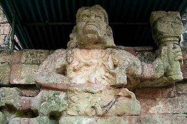 EL HANUMAN MAYA CON LA CRUZ TAU